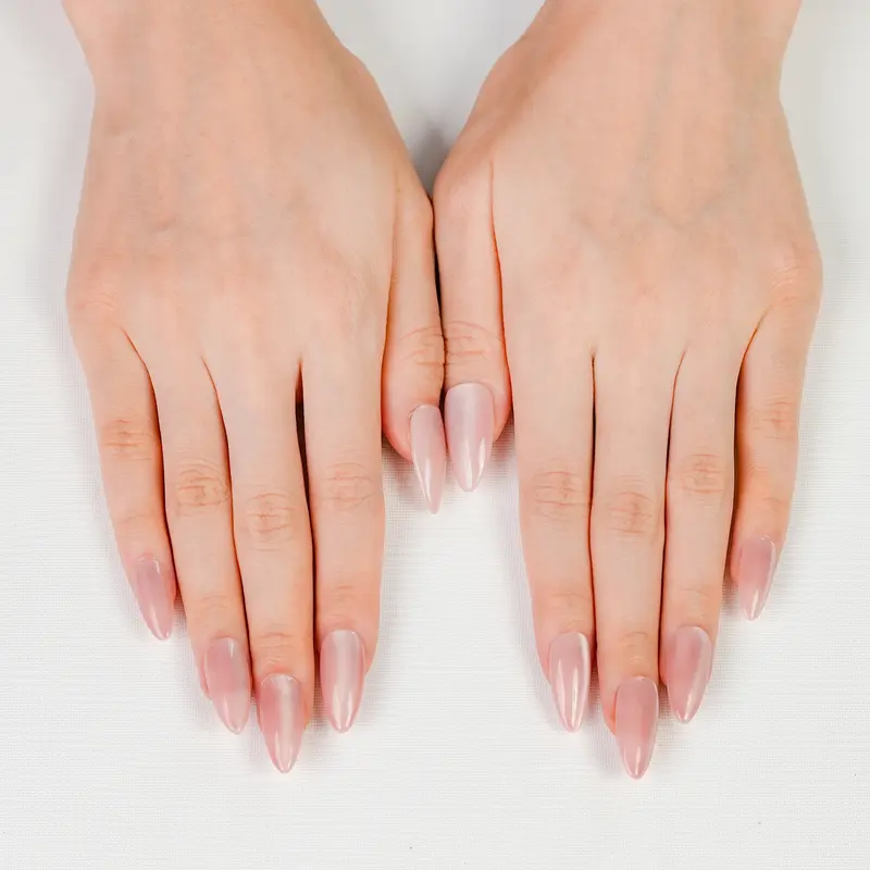 FASNAILS F05 Uñas Postizas Press On Artesanales Nude Aurora Uñas Almendradas Largas Efecto Cristal Perla Minimalistas Elegantes Estilo Old Money Clean Girl Gel Kit con Tabs adhesivos para uñas