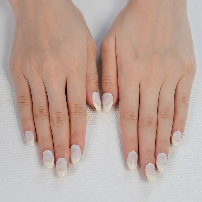 FASNAILS F15 Uñas Postizas Press On Artesanales Micro Francesa Vainilla Uñas Almendradas Medio Blanco Leche Transparente Minimalistas Elegantes Estilo Clean Girl Gel Kit Tabs adhesivos para uñas