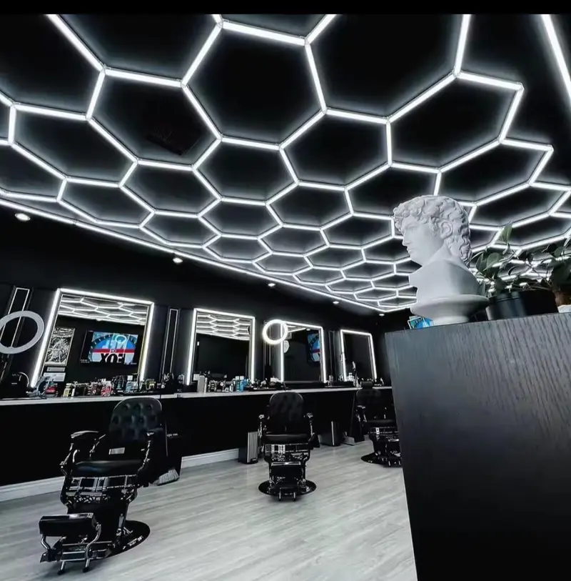 Iluminación Modular LED en Hexágonos para Garajes, Estudios y Espacios de Trabajo